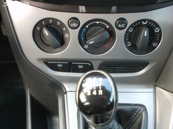 Ford Focus, 1,6 16V 92Kw bez turba,park.senzory,vyhř.sed. - 12