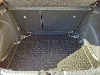 Toyota Corolla 1.8 Hybrid - 12