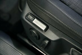 VW Passat B8 2.0TDI 140kW DSG Kamera Full LED Úhel ACC - 12