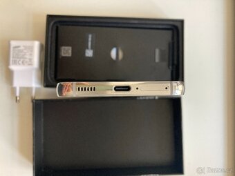 🚀 Prodej Samsung Galaxy S22 –Bílá elegance s prasklým rohem - 12