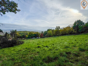 Stavební pozemek o celkové ploše 1000m2 v krásné lokalitě Du - 12