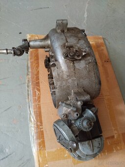 Jawa 550,555 - 12