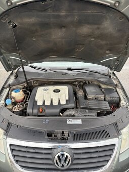 Volkswagen Passat B6 2.0 TDI sedan - 12