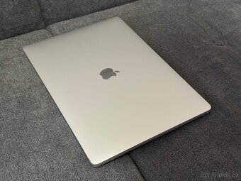 Macbook pro 15" 2016 core i7 250GB SSD 16GB RAM - 12