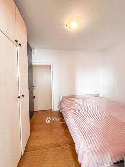 Prodej panelový byt 1+1 se zděným jádrem, 40 m2 - Znojmo, ul - 12