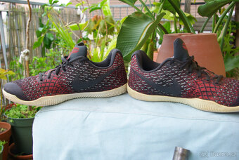 NIKE KOBE Mamba Instinct velikost 45,5 - 12