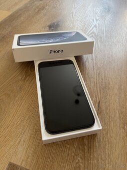 iPhone Xr - 12