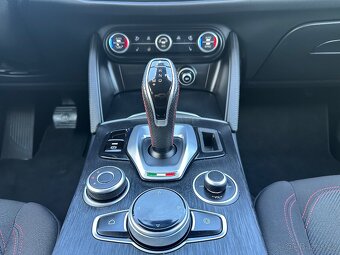 Alfa Romeo Stelvio 2.2 JTD 190k Business AWD A/T - 12