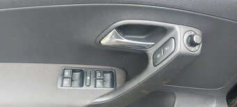 Volkswagen polo style 1.2i - 12