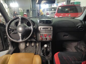 Alfa Romeo 147 1,9 JTD 85kW rok 2003 - 12