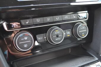 Volkswagen Passat 2.0 TDI DSG FULL LED ACC - 12