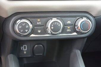 Nissan Micra TEKNA  1,0 i   74 kw 2020  jen  17000km - 12