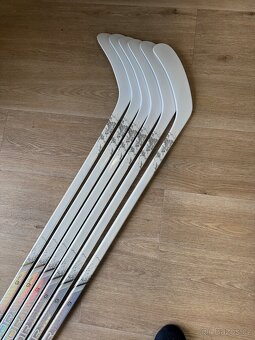 Hokejka CCM RIBCOR TRIGGER 9 Pro WHITE, pravá - 12