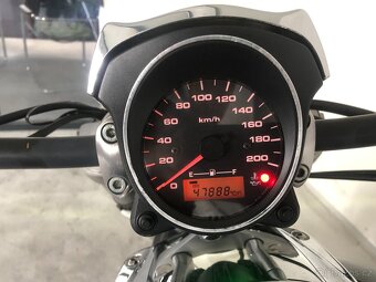 Suzuki M800 Intruder - 12