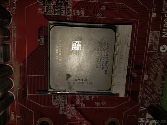 Starší PC sestava - AMD Athlon 64 / NVIDIA GeForce 210
 - 12