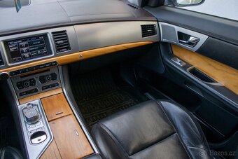 Jaguar XF - 12