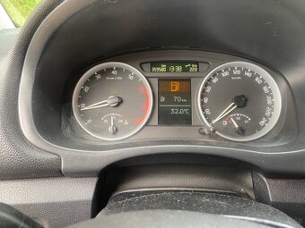 Škoda Fabia 2 combi 1.4 16v - 12
