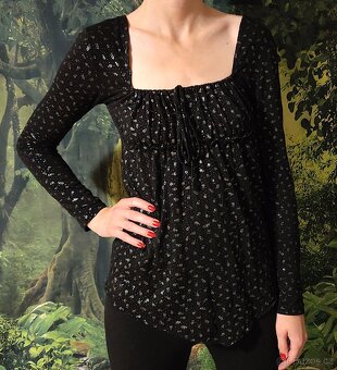 Set krásného oblečení šaty, kabát, triko - 12