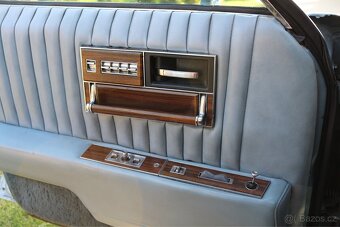 Cadillac Seville 1976 V8 - 12