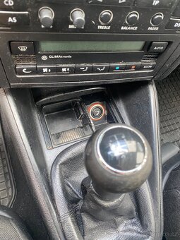 VW Golf 1.6 FSI benzín - 12