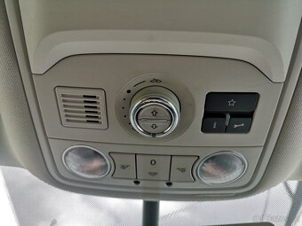 Volkswagen Touran 2.0 TDi CR103kW Highline Panorama - 12