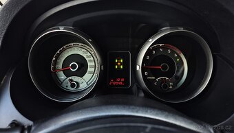 MITSUBISHI PAJERO 3.2DiD 140KW 2016 1 MAJITEL XENON NAVIJÁK - 12