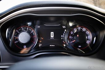 Dodge Challenger 5,7 HEMI RT - 12