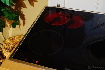 Siemens bílý sporák HE 764260, vyjížděcí dveře - 12