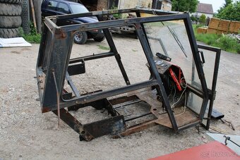 Zetor crystal 8145 kabina rám střecha dveře panel okna - 12
