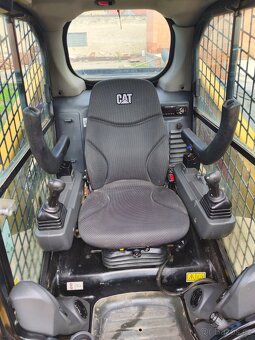 Smykem řízený nakladač CAT 246D3 2020 - 12