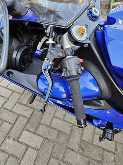 Yamaha YZF R1 - 12