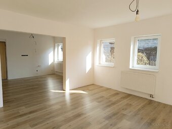 Prodej dvougeneračního domu - 12