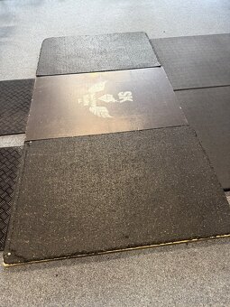 Fitness stroje a platformy - 12