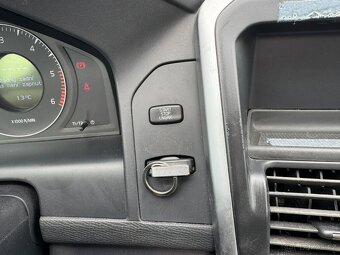 Volvo XC60 4X4 2,4D 136 KW MANUÁL - 12
