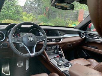 Alfa Romeo Stelvio - 12