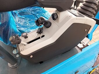 Minibagr 1450kg s motorem Laidong 19kW - 12