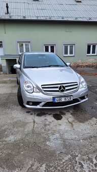 Mercedes-bens R320 2009 roku - 12