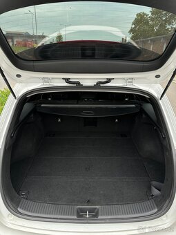 TOP - Hyundai i30 Combi 1.6 CRDI - SERVIS - 12