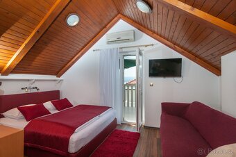 Jen 70 m od pláže – apartmánový dům na prodej, Omišská rivié - 12