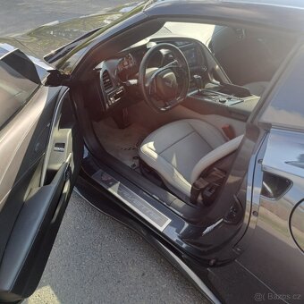 Chevrolet corvette C7 Stingrat Targa luxus stav - 12