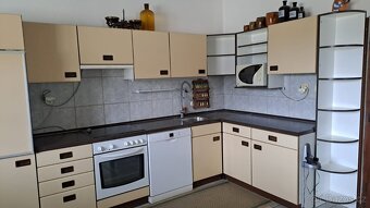 Starší kuchyň včetně spotřebičů - 12