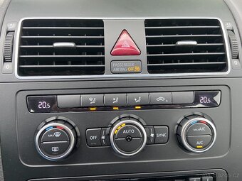 VW Touran 1.6 TDi Navigace,Climatronic - 12
