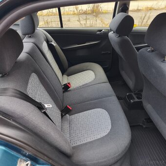 Škoda Fabia 1.4 MPI 50kw,najeto 147tkm, edice attractive - 12