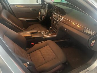 MB E 220CDi combi 2011 Aut. slušný stav a km. Elegance - 12