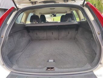 Volvo XC60 2,4 D AWD servis + pneu - 12
