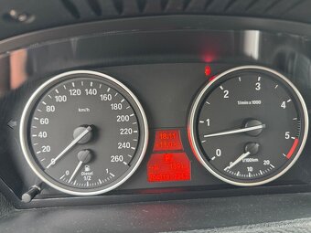 BMW X5 xDrive 30d TOP STAV PO SERVISECH - 12