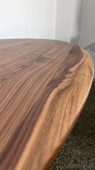 Designový stůl z amerického ořechu - 12