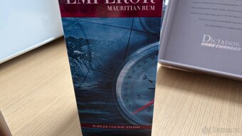 Sbírka rumů ,whisky a malinovce - 12