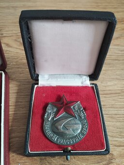 RETRO uniformy ČSAD s visačkami a odznaky-nález z půdy - 12