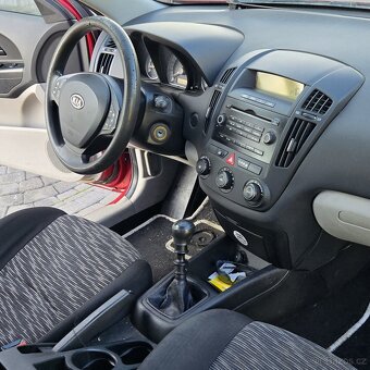 KIA CEED 1,6 CRDi , KLIMATIZACE, EL.OKNA ROK 2007 ZIMNÍ PNEU - 12